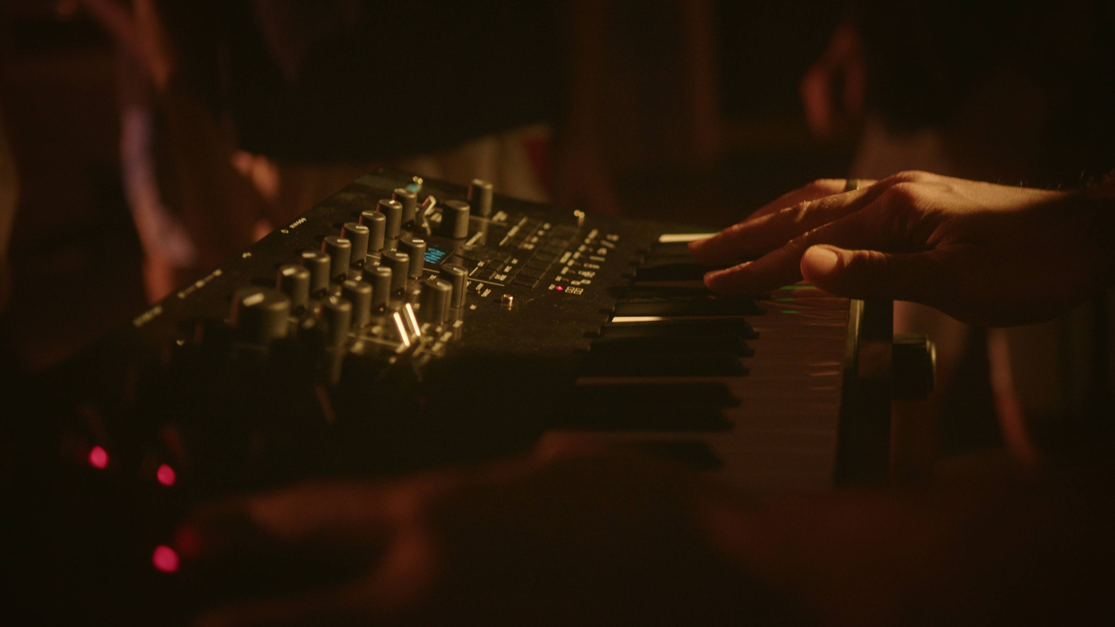 Tayar — Nos El Bahr still 18